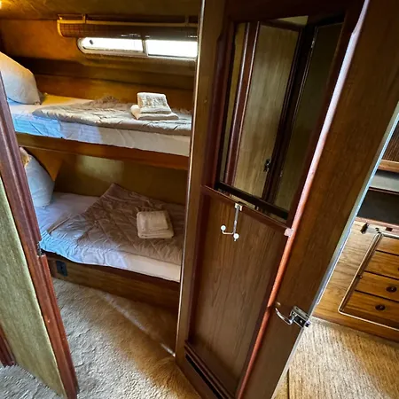 ספינת מלון Eva's Yatch *