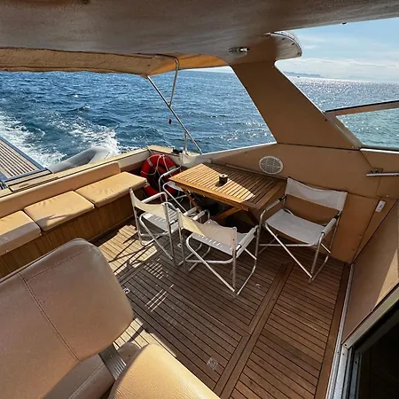 ספינת מלון Eva's Yatch